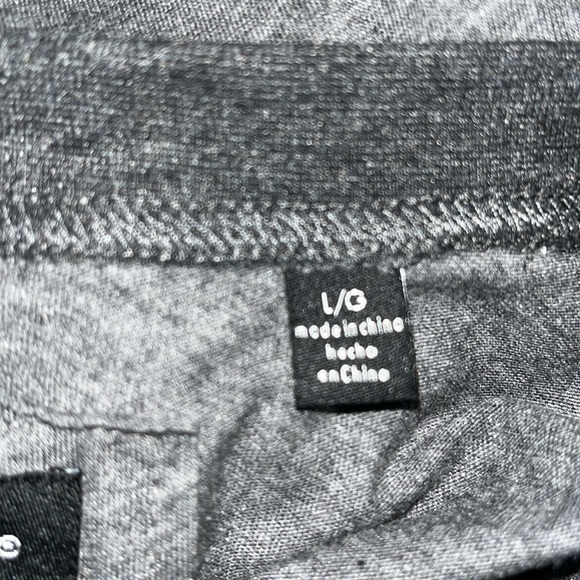 American Essentials Luxury size Large Gray Short Sleeve Tee with Black Accents - Picture 8 of 9